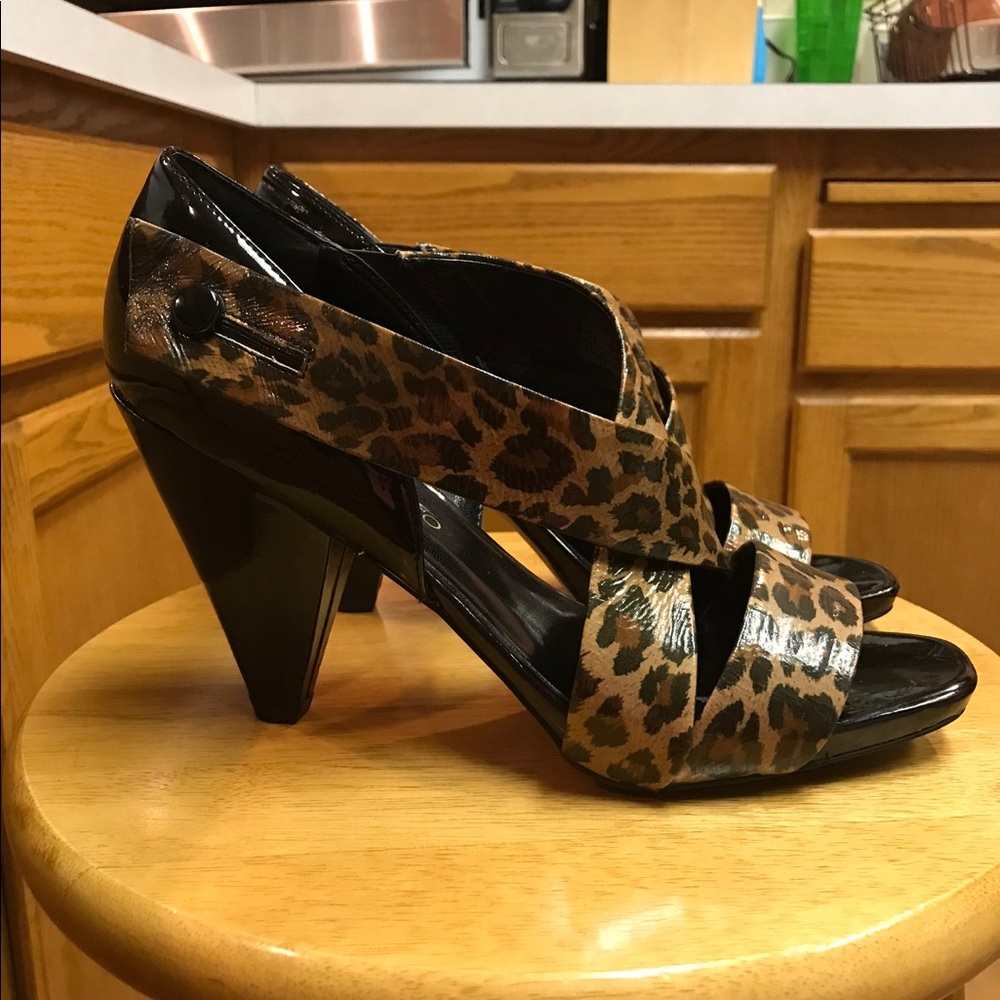 Cute and sexy black heels!🌹